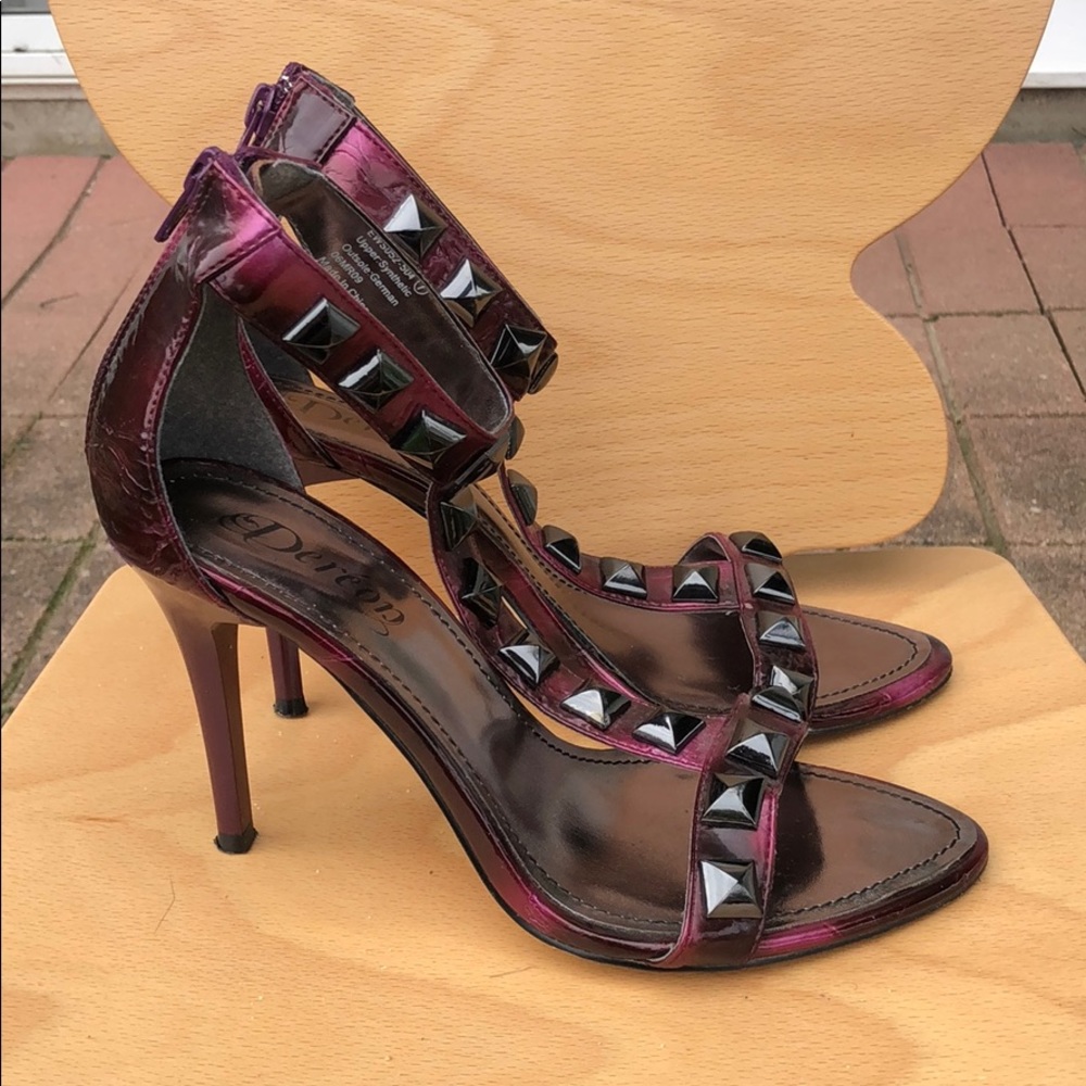 Deréon T-Strap Heels